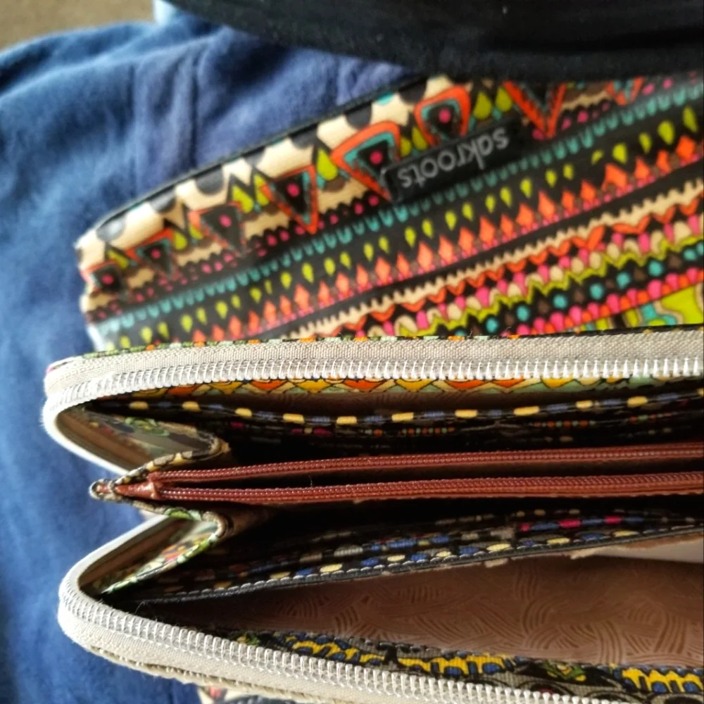 Sakroots cross body bag with wallet. Adjustable strap. Great condition. - Picture 6 of 12